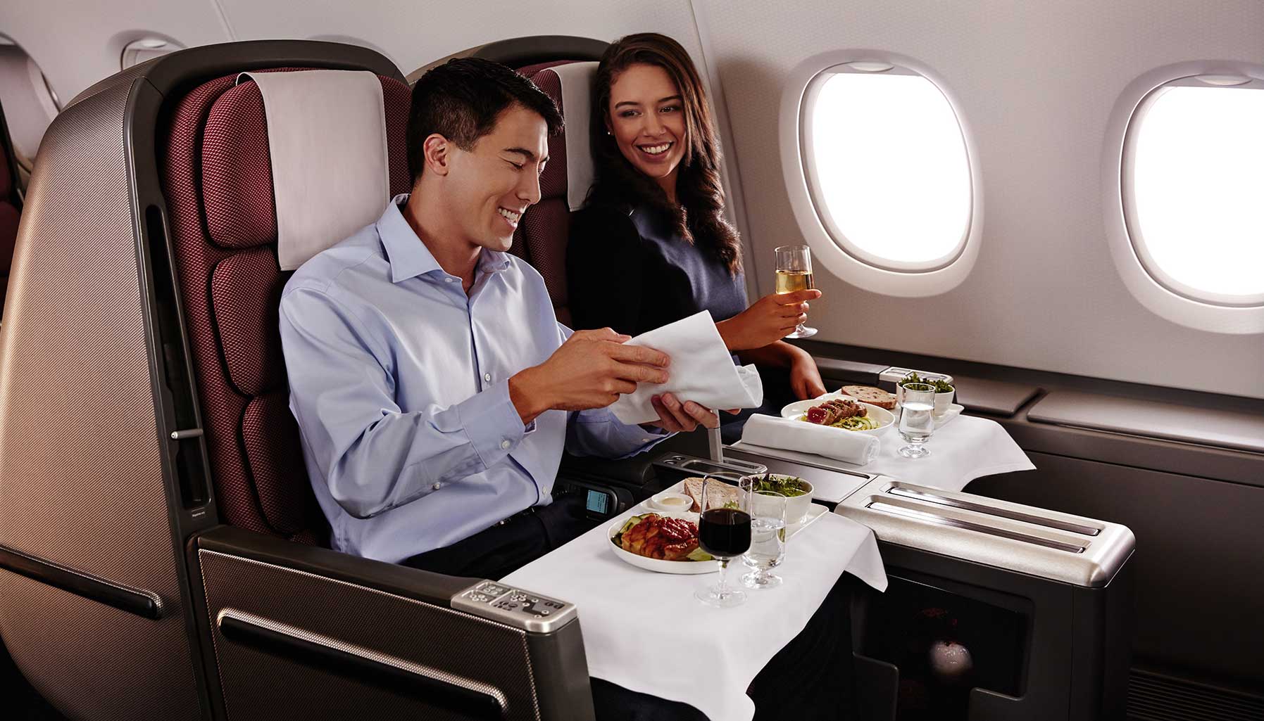 Первый пассажир самолета. Qantas a380 biznes Cabin. Бизнес класс в самолете. Полет бизнес классом. Салон самолета бизнес класса.