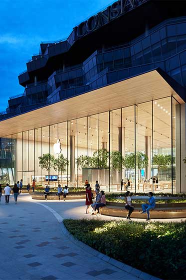 BANGKOK, THAILAND - MAY 4, 2019: LOUIS VUITTON Iconsiam branch. IIconsiam,  is a mixed-use development on the Chao Phraya River Stock Photo - Alamy