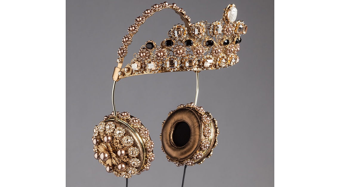 Crazy fashion trends - Dolce & Gabbana x FRENDS Crown Headphones