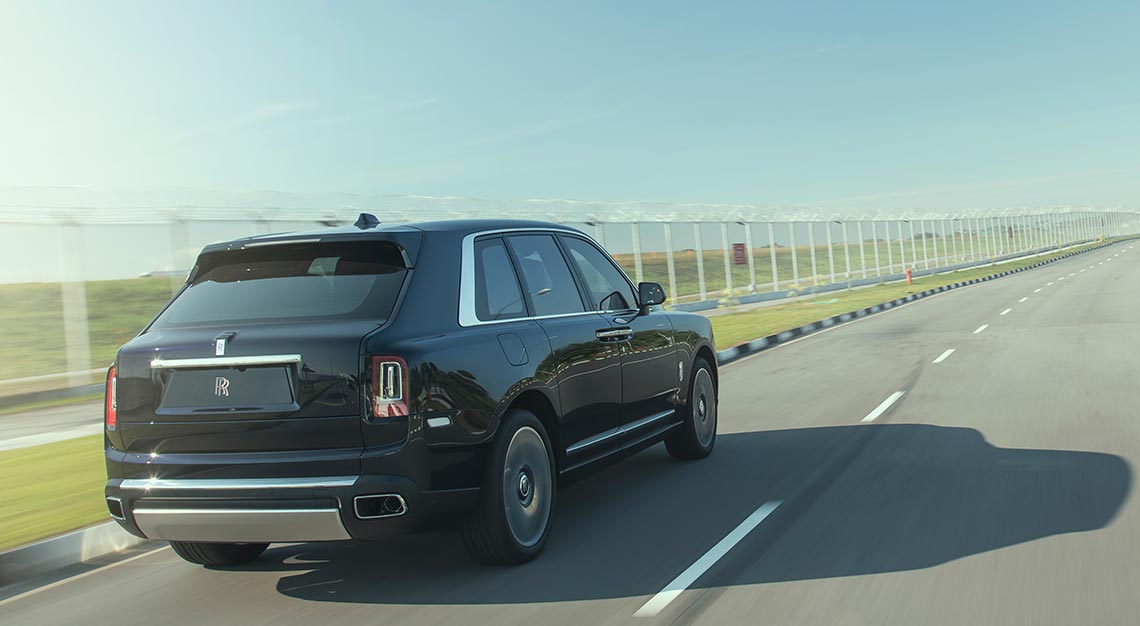 Rolls-Royce Cullinan Long Distance Road Test Review - AGLAIA