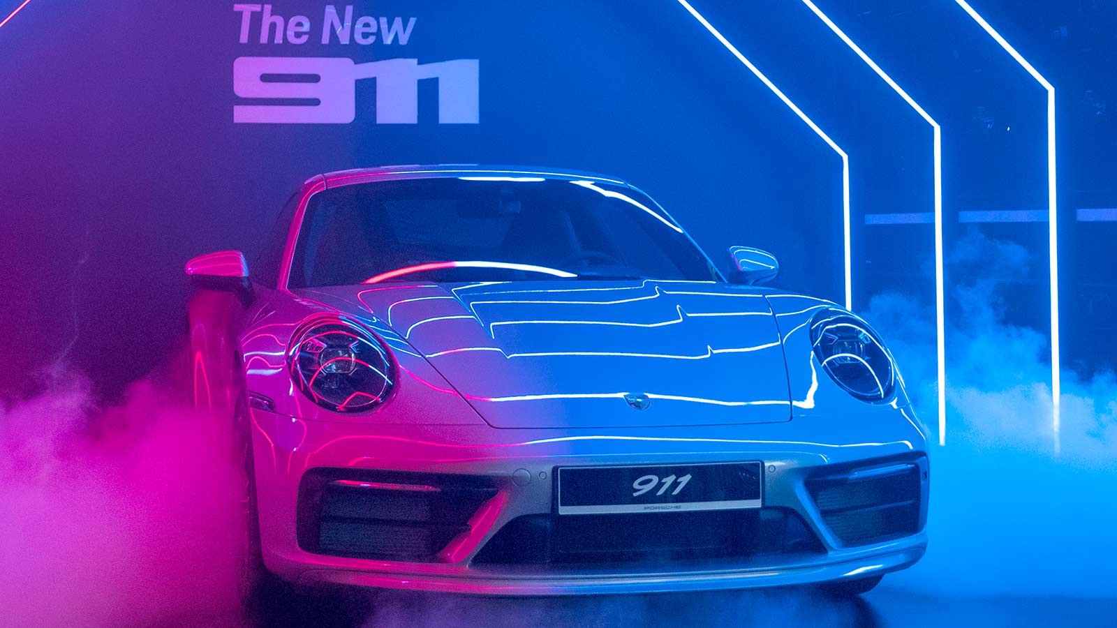 Hãy trang trí cho máy tính của bạn với hình nền siêu xe Porsche để cảm nhận được lối sống sang trọng và đẳng cấp thế giới.