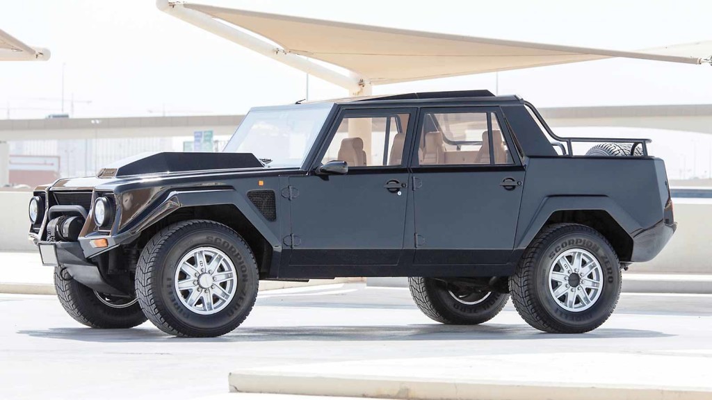 Lamborghini LM002 đời 1990 - mẫu SUV hạng sang đầu tiên trên thế giới của  thương hiệu bò tót | Robb Report Vietnam