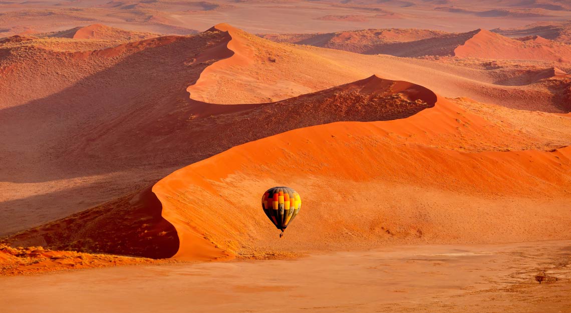 Hot-air-balloon-ride-over-the-dunes-of-Sossusvlei