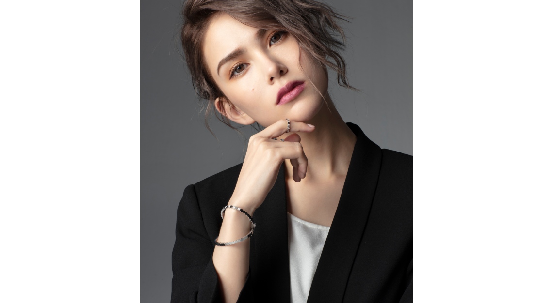 Hannah Quinlivan wearing Chaumet Bee My Love