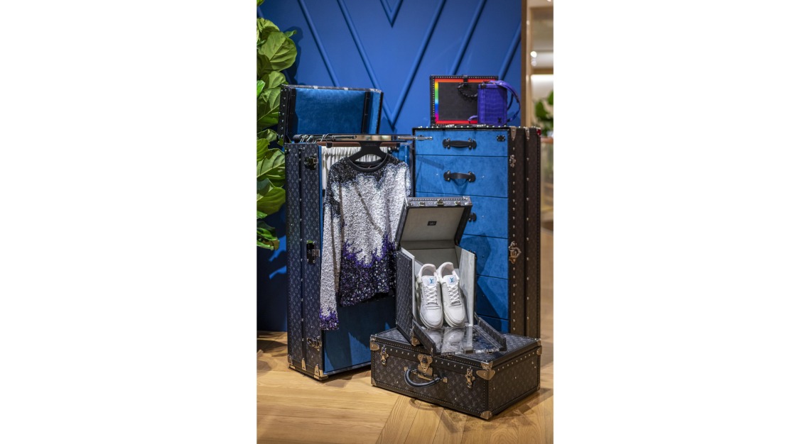 Louis Vuitton Trunk Universe