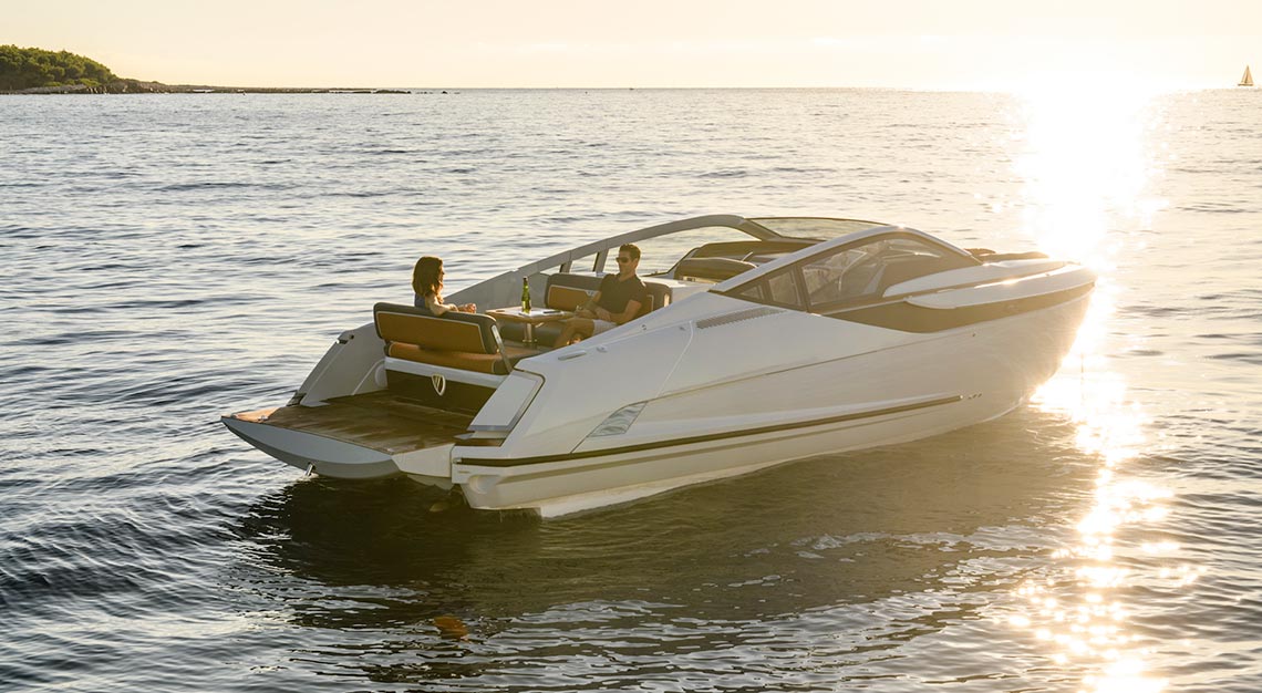 F//Line 33, Fairline Yachts