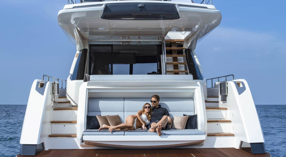 Ferretti Yachts 720