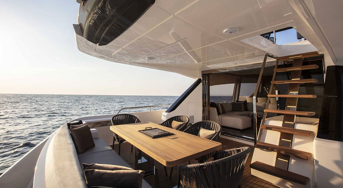 Ferretti Yachts 720