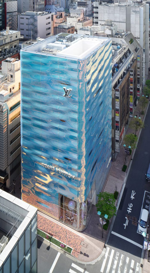 Exterior, the Louis Vuitton Tokyo Omotesando store. Facade is offset panels  of tinted glass behind sheets of metal mesh designed by Aoki Jun. Daytime  Stock Photo - Alamy