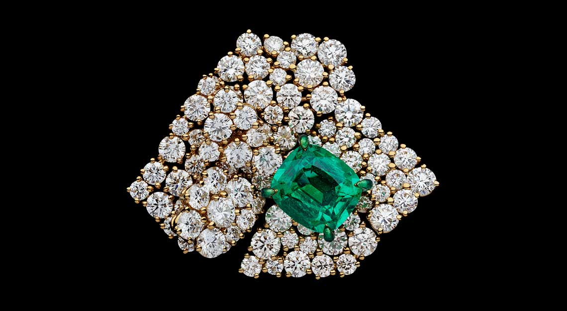 Fashion-houses-high-jewellery-dior-ring-emerald